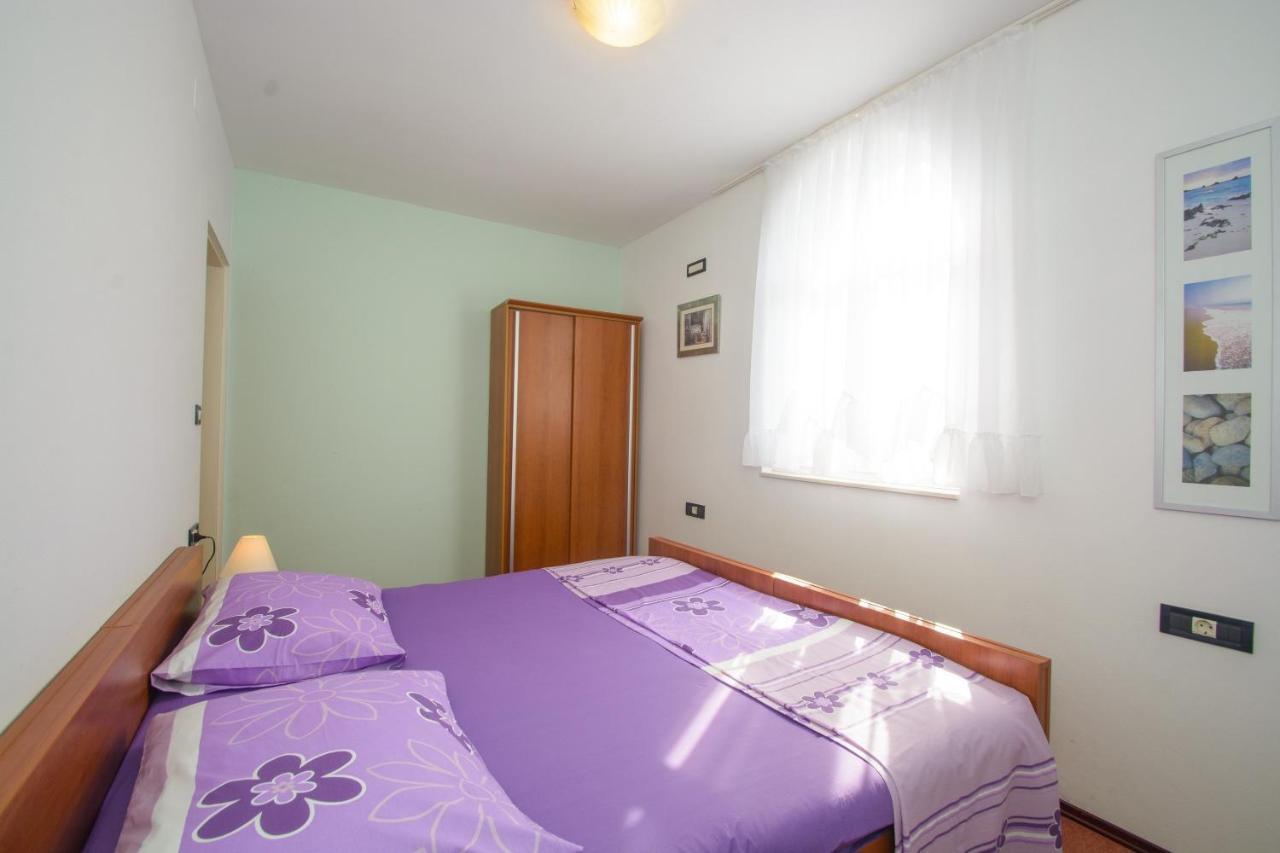 Apartments Marija - By The Sea Рогозница Экстерьер фото