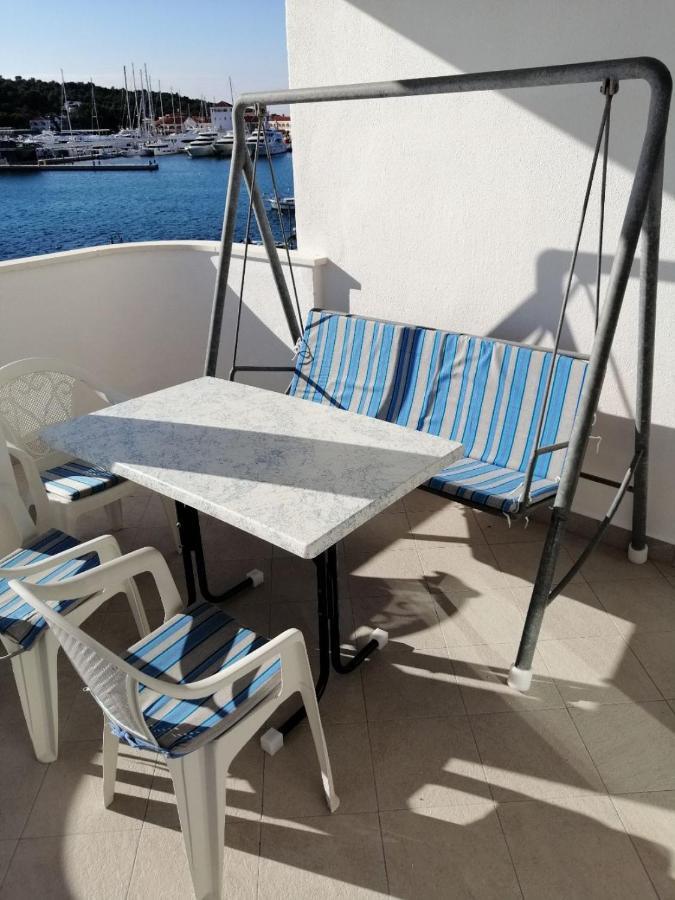 Apartments Marija - By The Sea Рогозница Экстерьер фото