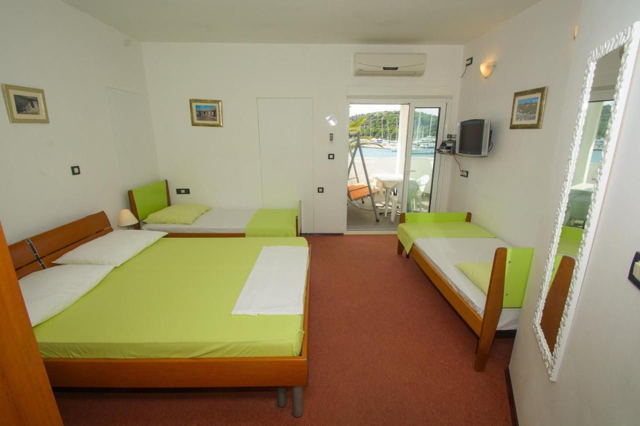 Apartments Marija - By The Sea Рогозница Экстерьер фото