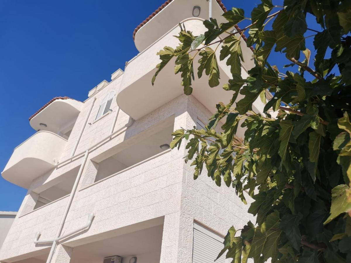 Apartments Marija - By The Sea Рогозница Экстерьер фото