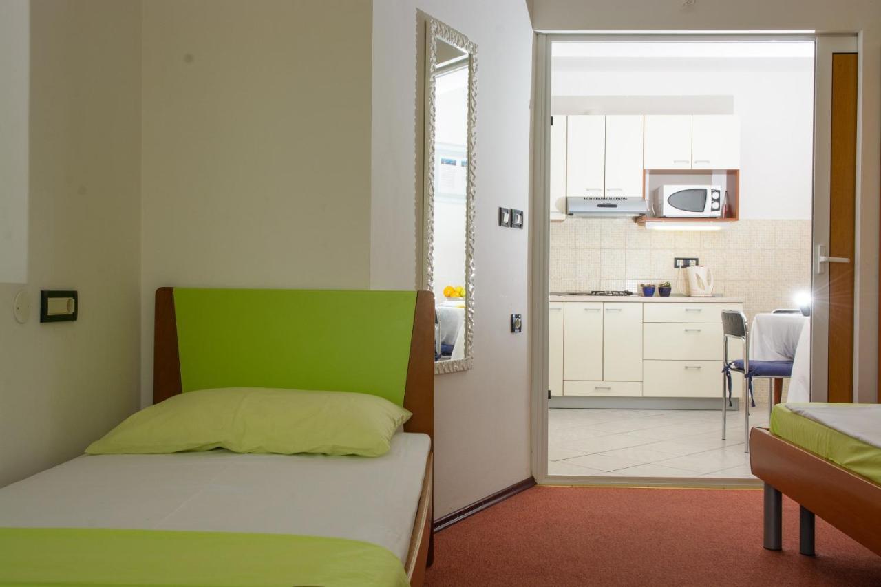 Apartments Marija - By The Sea Рогозница Экстерьер фото
