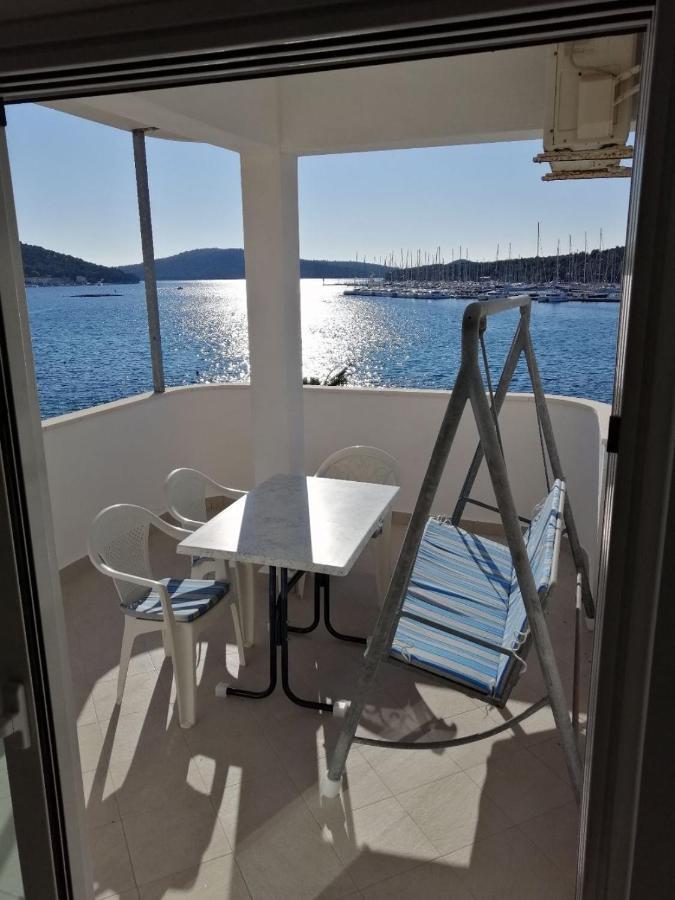 Apartments Marija - By The Sea Рогозница Экстерьер фото