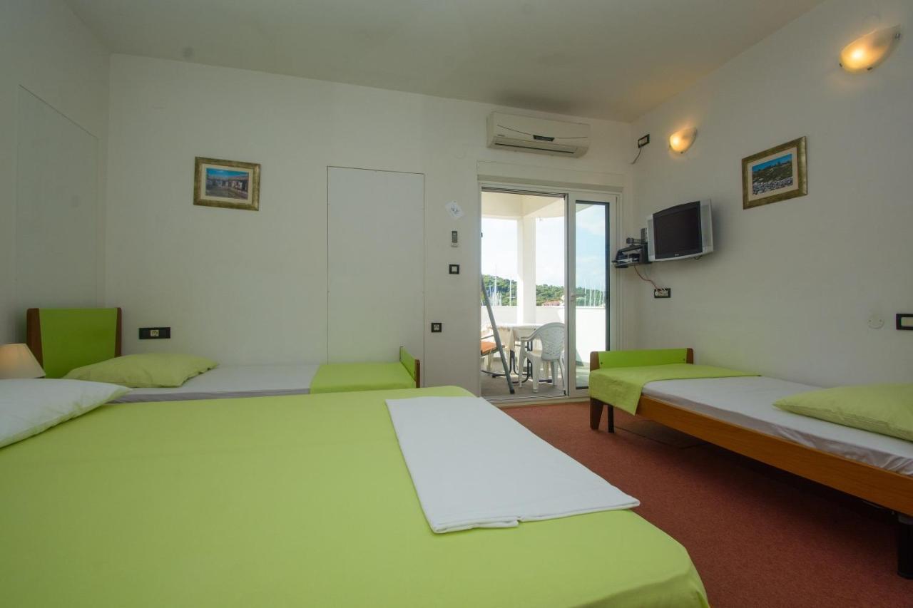Apartments Marija - By The Sea Рогозница Экстерьер фото