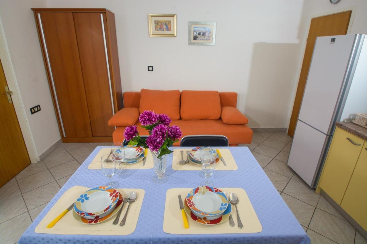 Apartments Marija - By The Sea Рогозница Экстерьер фото
